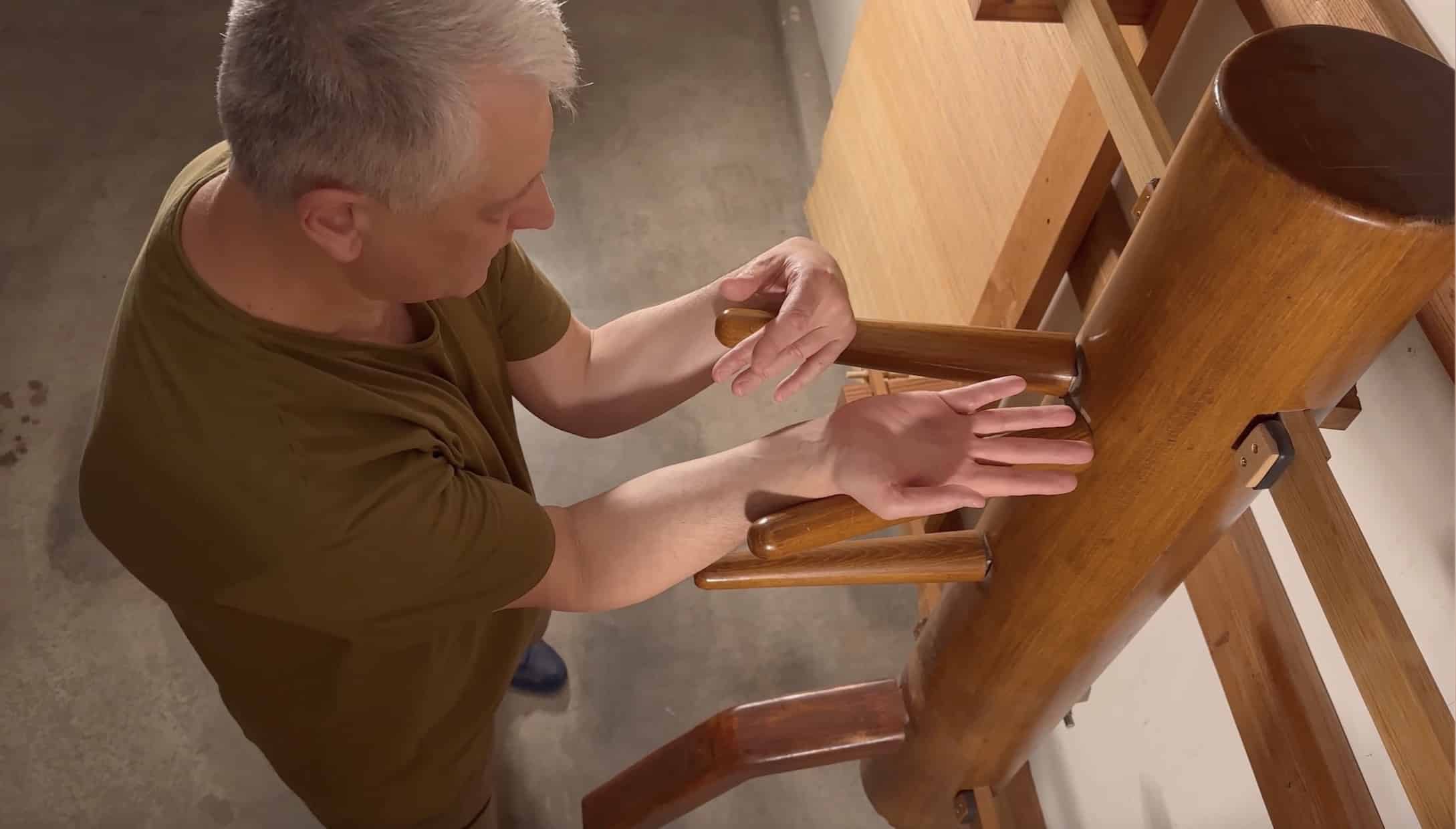 Branko Knezevic demonstrating Fok Sao and inside Tan Sao combination on the Wing Chun wooden dummy